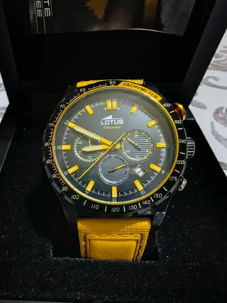 Reloj Lotus Cronógrafo Negro y Amarillo