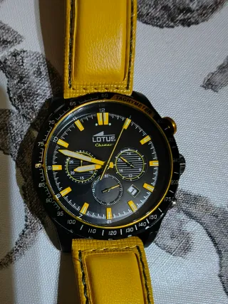 Reloj Lotus Cronógrafo Negro y Amarillo