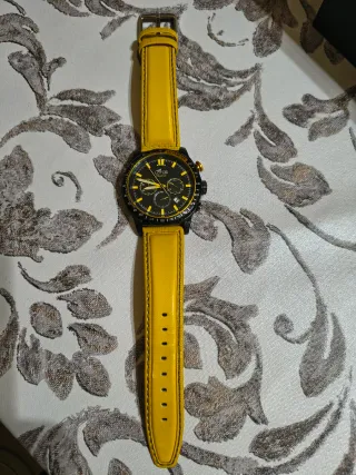 Reloj Lotus Cronógrafo Negro y Amarillo