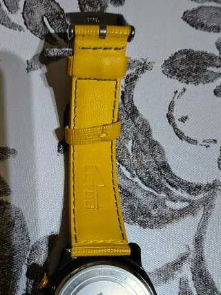 Reloj Lotus Cronógrafo Negro y Amarillo