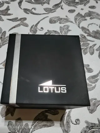 Reloj Lotus Cronógrafo Negro y Amarillo