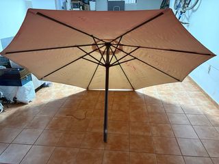 Sombrilla terraza beige con soporte granito 30kg