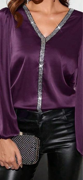 Blusa elegante morada con pedrería