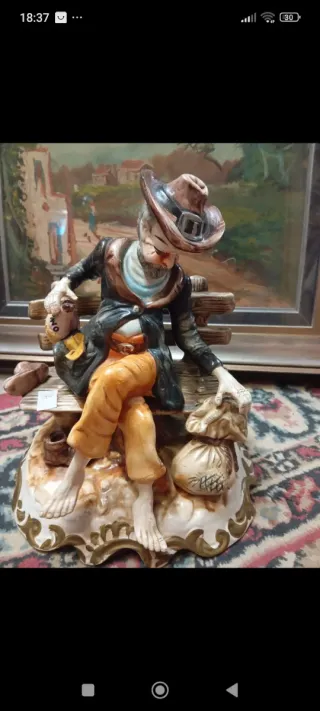 Soprammobile in ceramica capo di monte