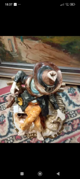 Soprammobile in ceramica capo di monte