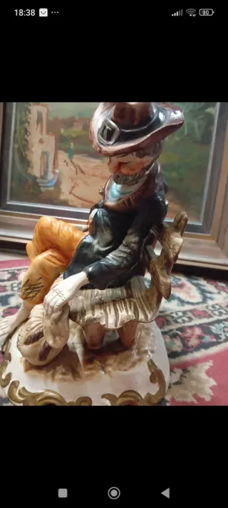 Soprammobile in ceramica capo di monte