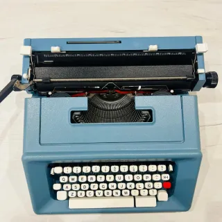 Máquina de escribir Olivetti Studio 46 azul