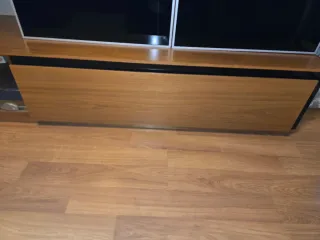 Mueble salón Nogal americano y cristal