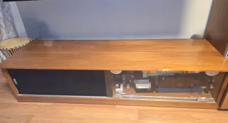 Mueble salón Nogal americano y cristal