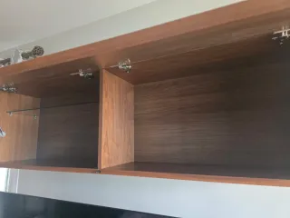 Mueble chapa madera Nogal americano y cristal