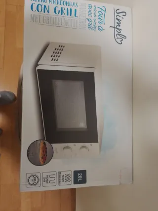 Microondas Blanco , uso 7 meses. Está en garantia