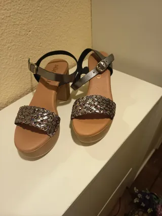 Sandalias tacón con plataforma. 9cm alto.