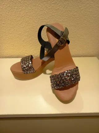 Sandalias tacón con plataforma. 9cm alto.