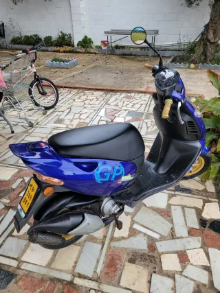 Yamaha aprillia sony 50cc Scooter Azul