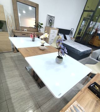 MESA DE COMEDOR DE ALTA CALIDAD!! EXTENSIBLE!!