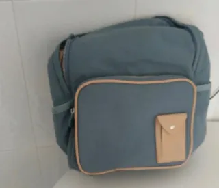 Mochila azul y beige