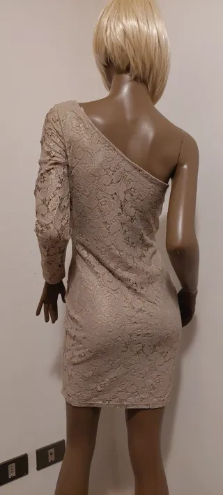 Vestito monospalla in pizzo beige e oro