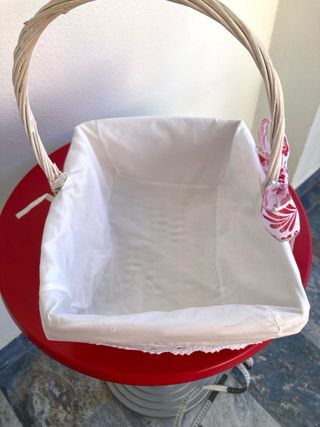 Cesta mimbre blanca lazo rojo Perfecto Grande