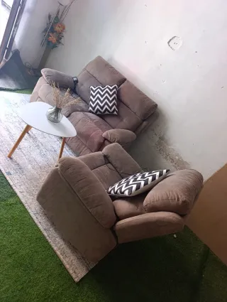 Sofá y sillón reclinables eléctricos