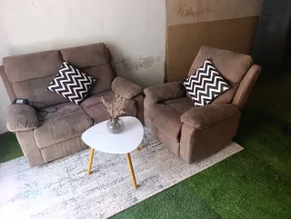 Sofá y sillón reclinables eléctricos