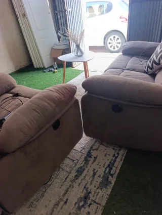 Sofá y sillón reclinables eléctricos