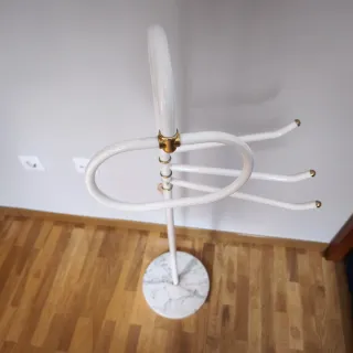 Toallero de pie con base de mármol