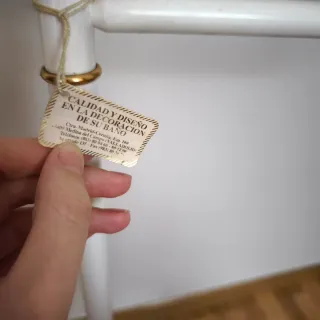 Toallero de pie con base de mármol