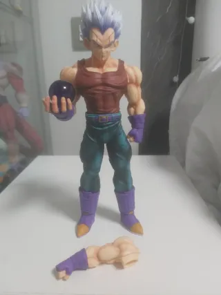 Figura Dragon Ball Vegeta baby