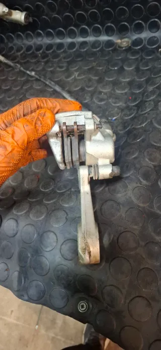 Pinza Soporte Latiguillo Husqvarna TE 2012