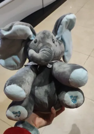 Elefante peluche musical