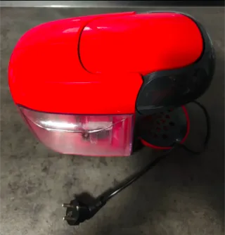 Cafetera Roja y Negra. Marca bosch.