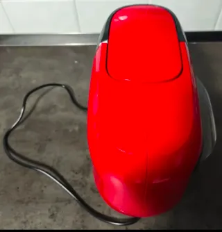 Cafetera Roja y Negra. Marca bosch.