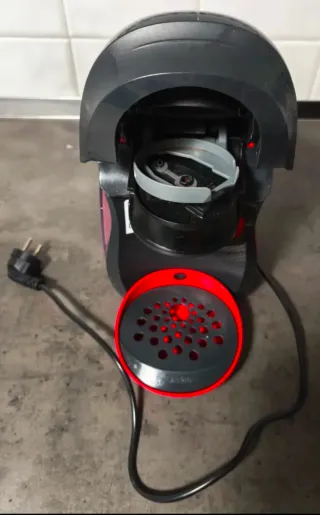 Cafetera Roja y Negra. Marca bosch.