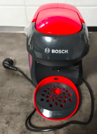 Cafetera Roja y Negra. Marca bosch.