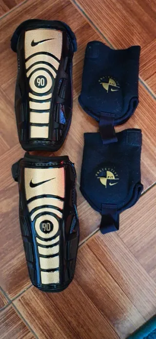 Caneleiras Nike 90 Edição Limitada