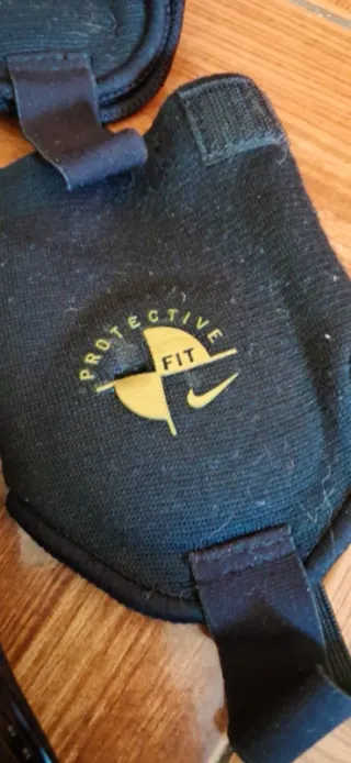 Caneleiras Nike 90 Edição Limitada