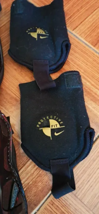 Caneleiras Nike 90 Edição Limitada