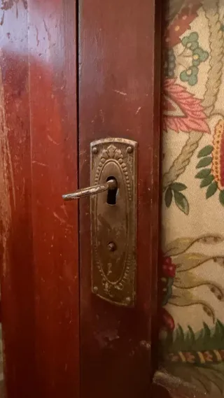 Armario antiguo 3 puertas con llave.  182 Lx190x45