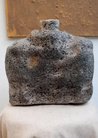 Jarrón efecto piedra texturizado papel maché