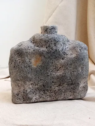 Jarrón efecto piedra texturizado papel maché