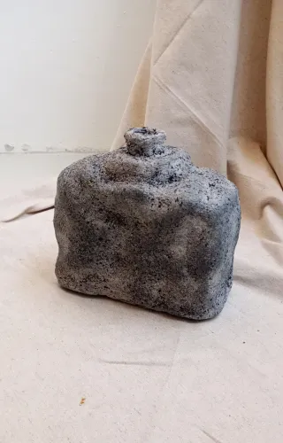 Jarrón efecto piedra texturizado papel maché