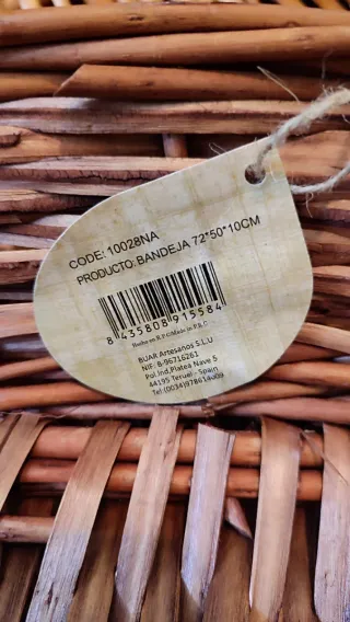 Cestas de mimbre marrones