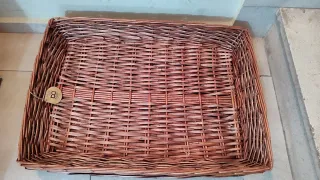 Cestas de mimbre marrones