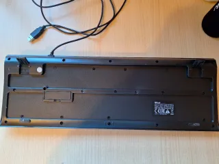 Teclado Trust USB con lector de tarjetas