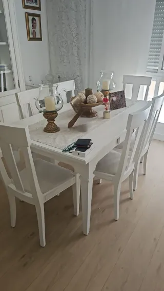 Mesa comedor y 6 sillas blancas