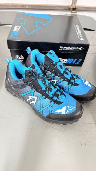Zapatillas Trail Running Azules y Negras