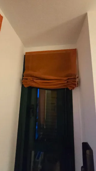 2 Estores color naranja con estructura. 75cm, 1.05