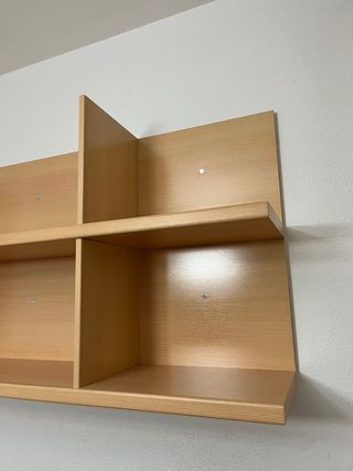 Estantería de pared de madera