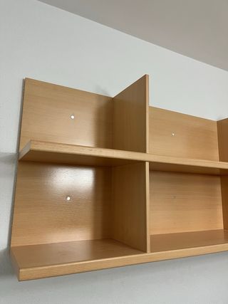 Estantería de pared de madera