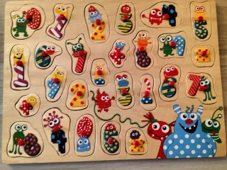 Libros, puzzles y juguetes infantiles